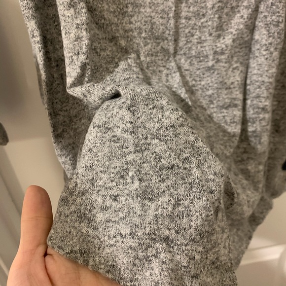 Abercrombie off the shoulder top - Picture 3 of 3